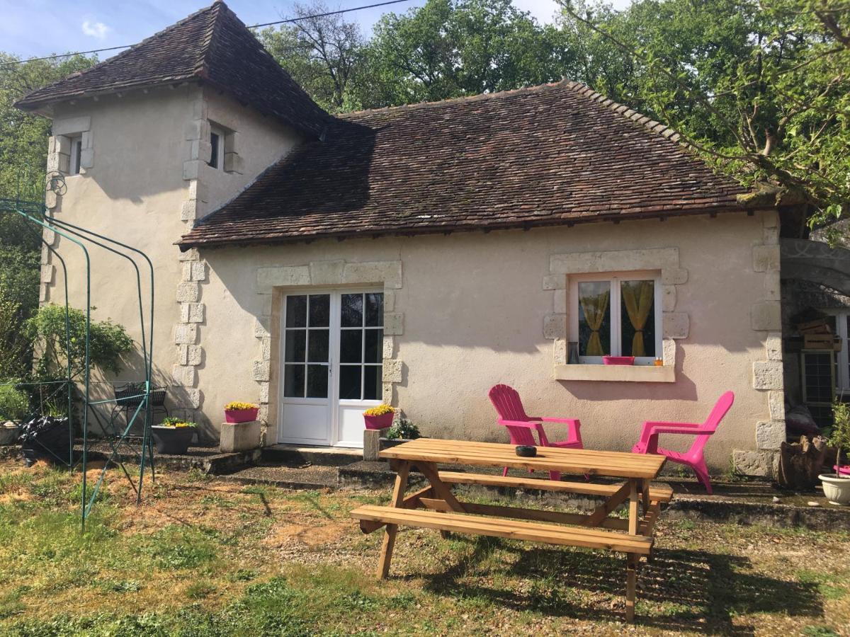 Le Grand Coudreau Bed & Breakfast Nazelles-Negron Екстериор снимка