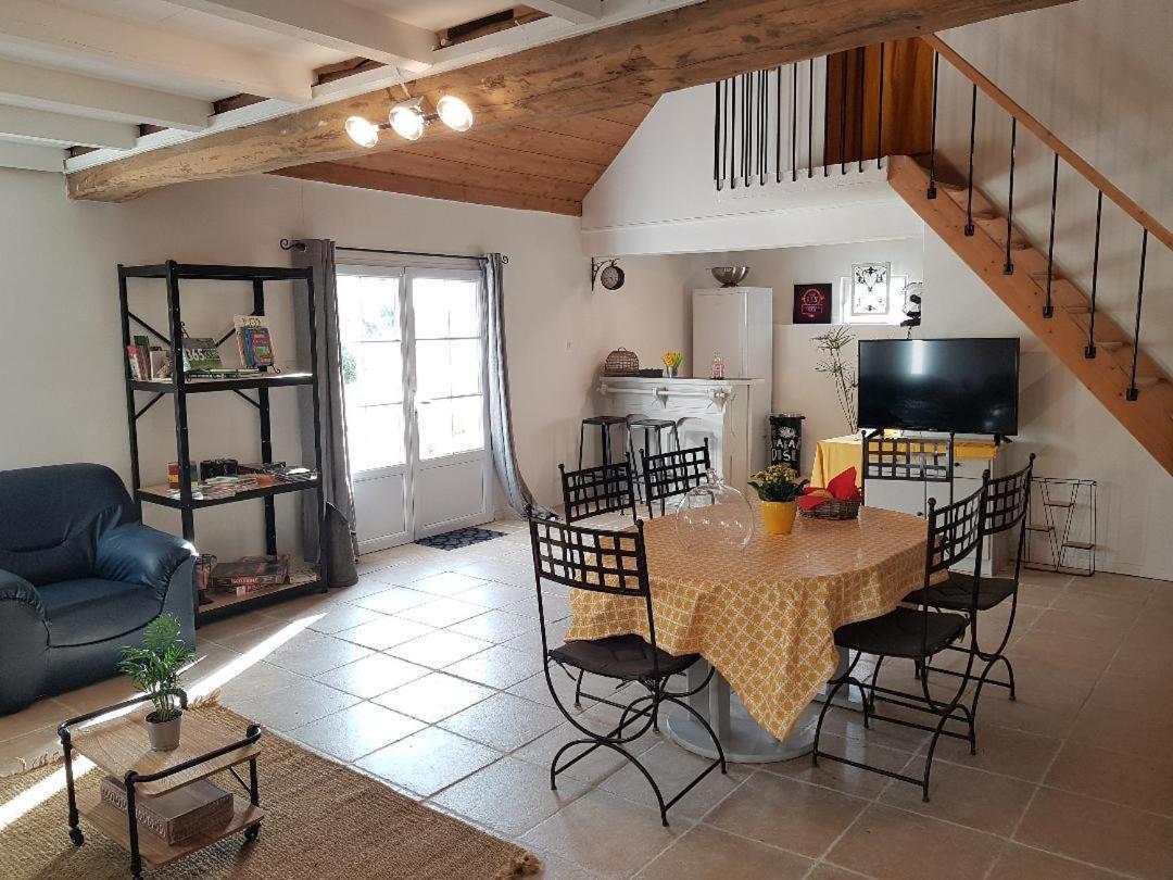 Le Grand Coudreau Bed & Breakfast Nazelles-Negron Екстериор снимка