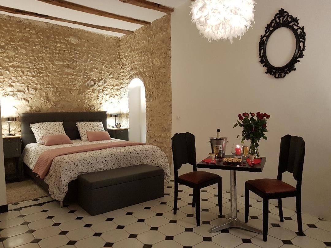 Le Grand Coudreau Bed & Breakfast Nazelles-Negron Екстериор снимка